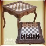 Столик для игры в шахматы резной
